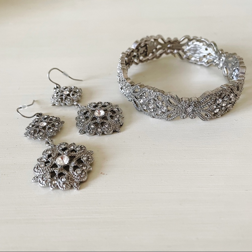 Sparkly bracelet & earring set